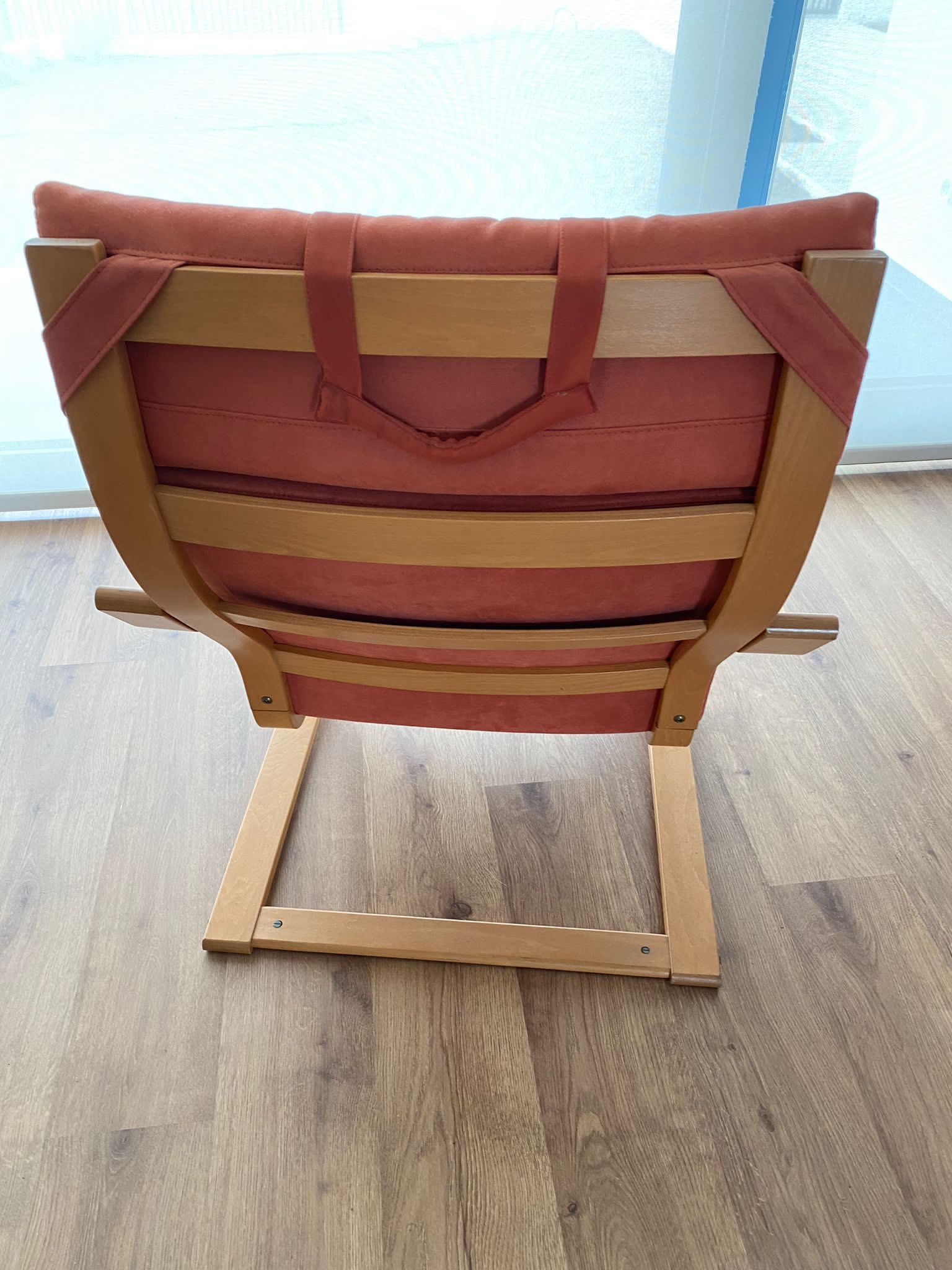 Cadeira poang cor de tijolo