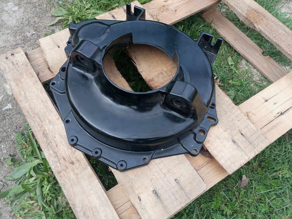 Dzwon mercuiser 4.3 osłona podpora sprzęgła silnika Volvo penta A2