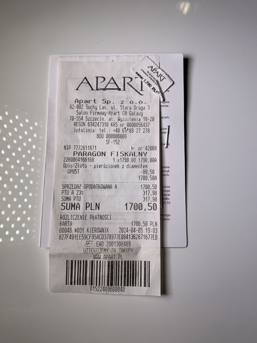 Złoty pierścionek z diamentem APART