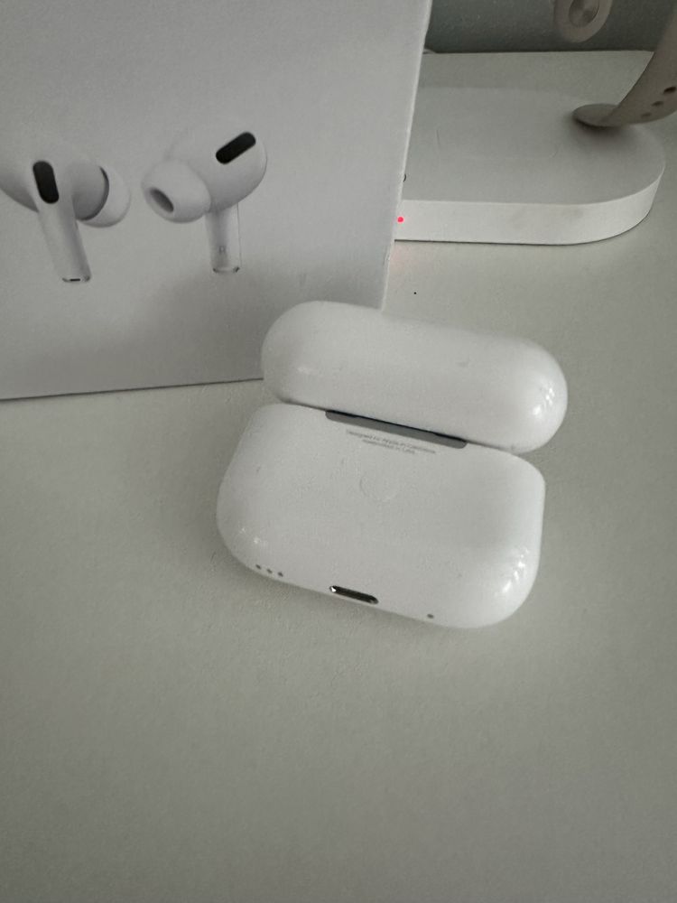 AirPods Pro słuchawki