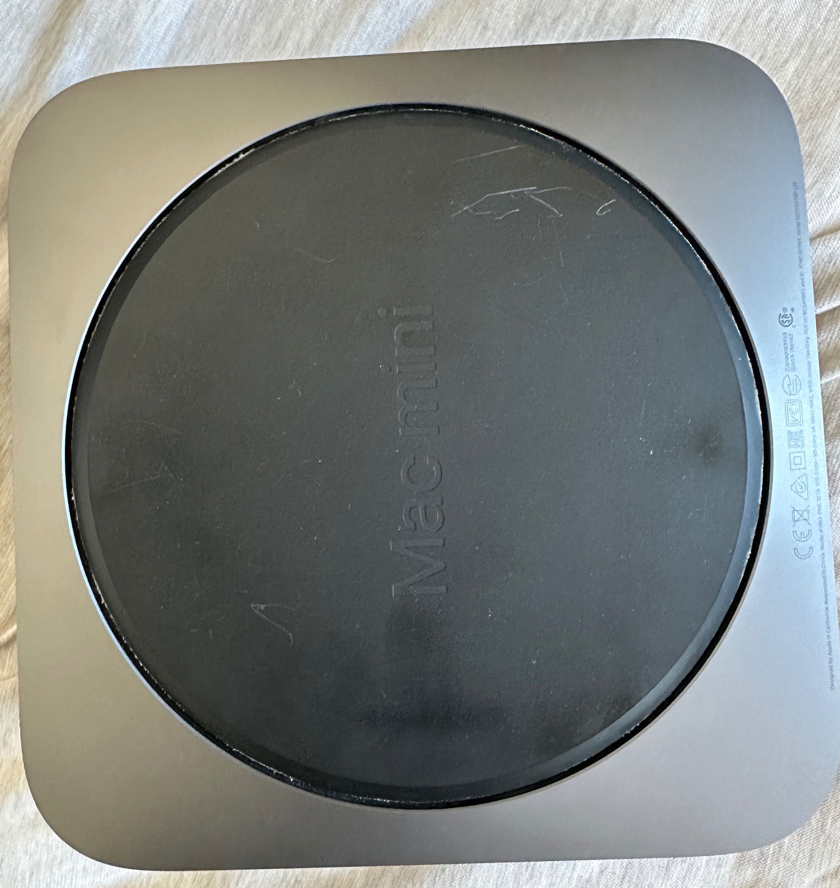 Mac mini (Intel i7, 16GB RAM, 512GB SSD) – model 2018 – idealny stan