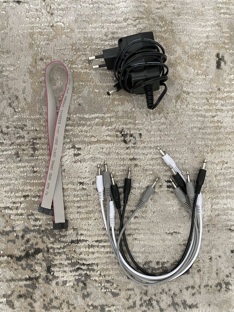 Syntezator analogowy Behringer neutron