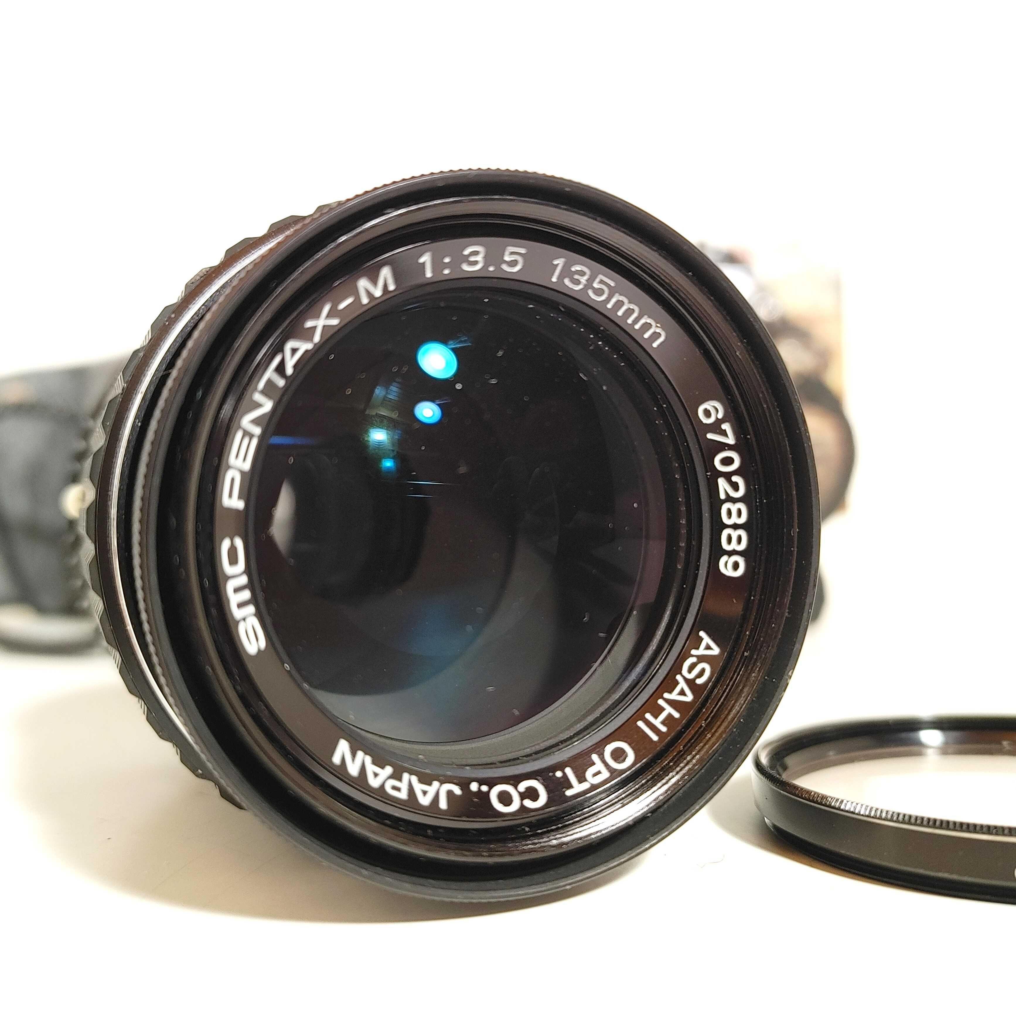 Lustrzanka PENTAX ME z  SMC Pentax-M 1:3,5  135 mm oraz Winder ME