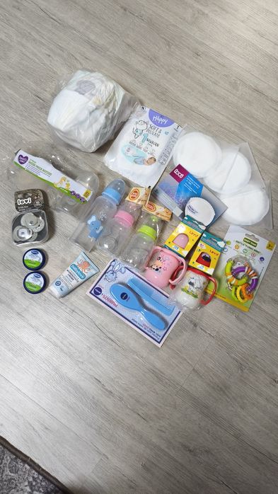 Пляшка для годування, крем під під підгузок, розчіска, соска