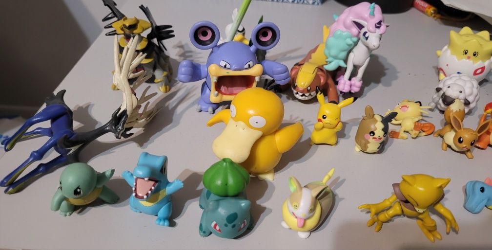 Pokemon figurki do zabawy lub kolekcjonera