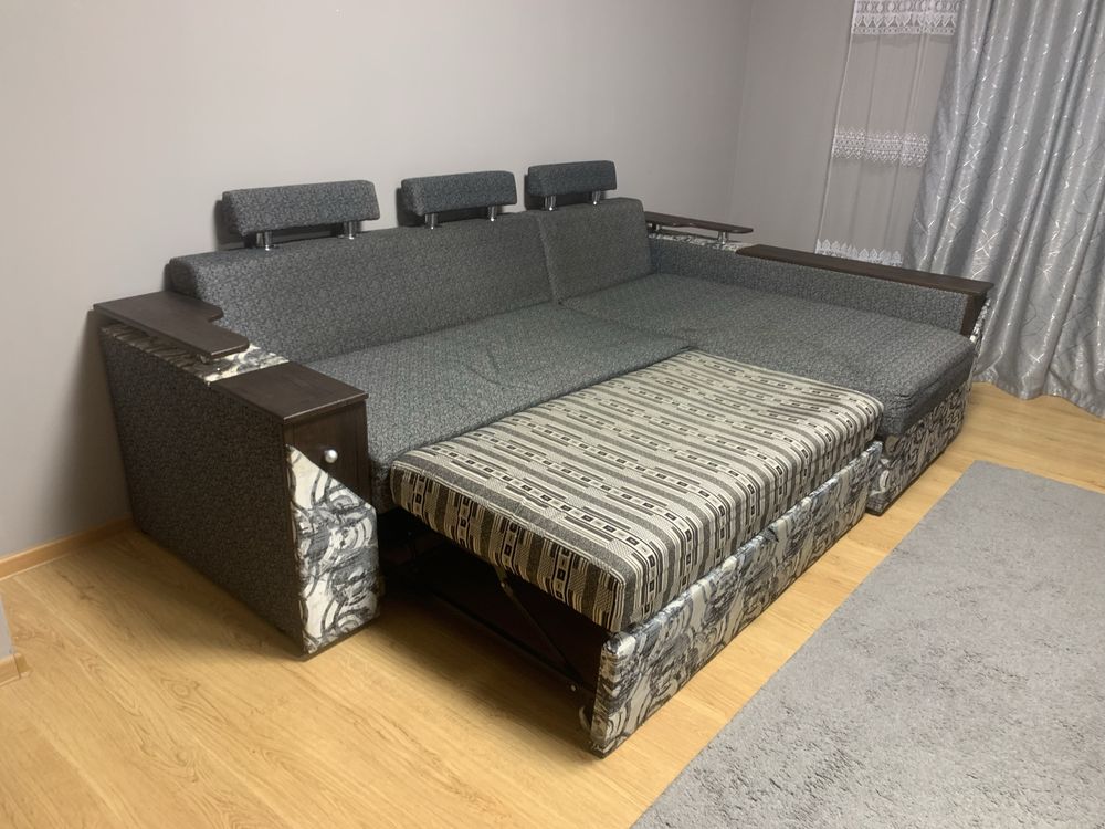 Диван кутовий у гарному стані