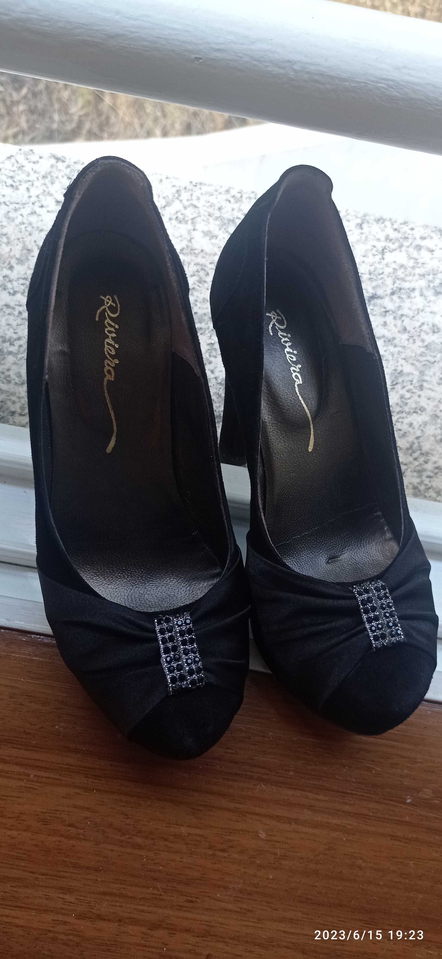 Sapatos camurça preta de cerimónia de senhora tamanho 35.