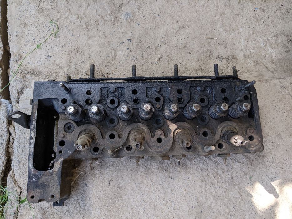 Головка блока  4-х циліндрового двигуна