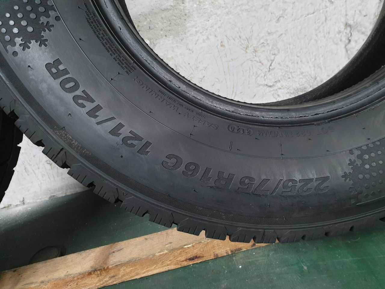 Dwie Opony zimowe 225/75R16C 6,4mm Kumho Winter PorTran CW51