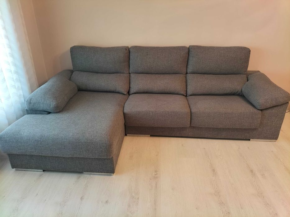 Sofá com chaise longue 4 lugares usado à venda - Ótimo Estado