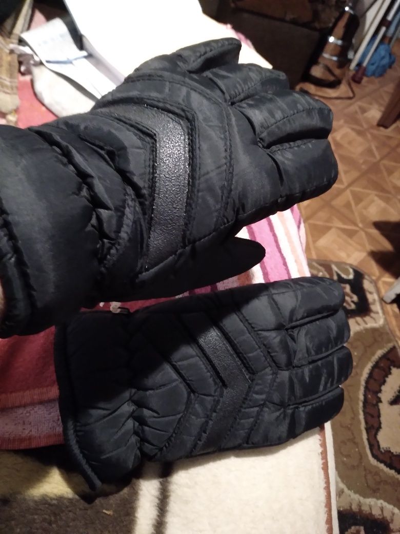 Czarne rękawiczki męskie, ciepłe.