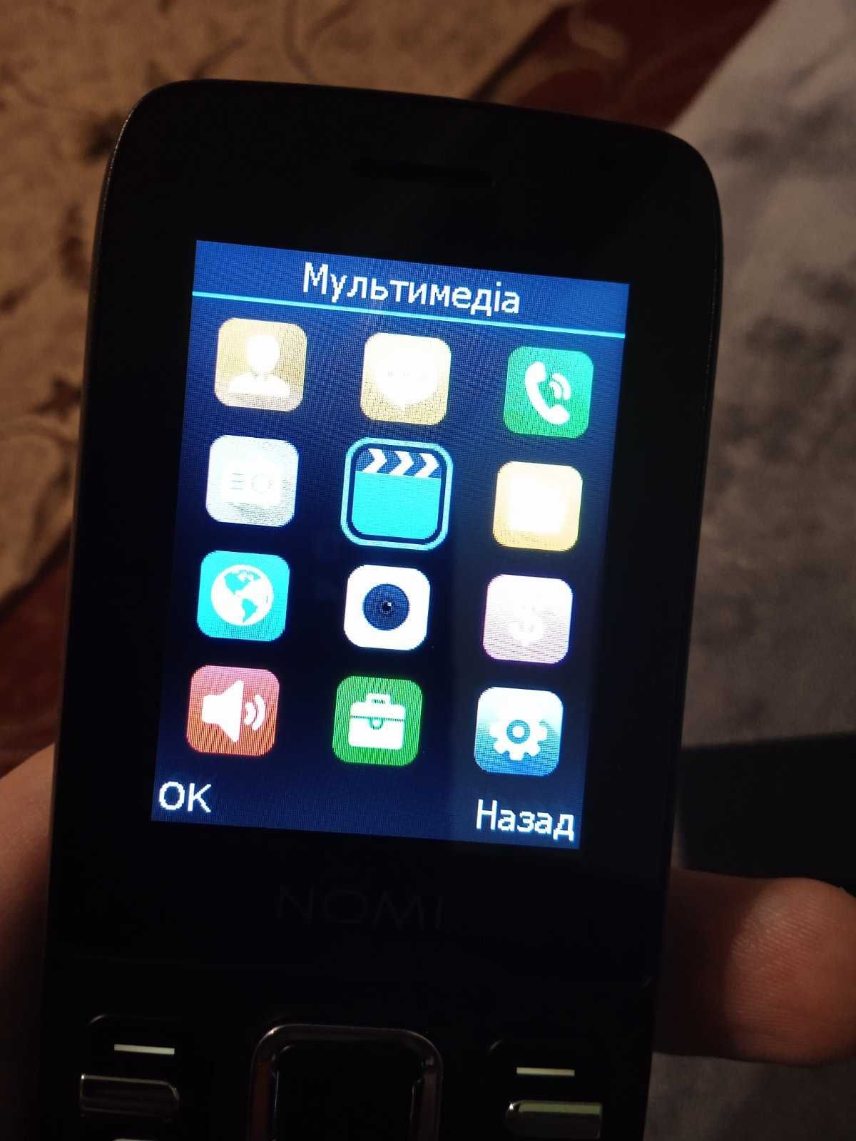 Новий мобільний телефон Nomi i2430 великий екран