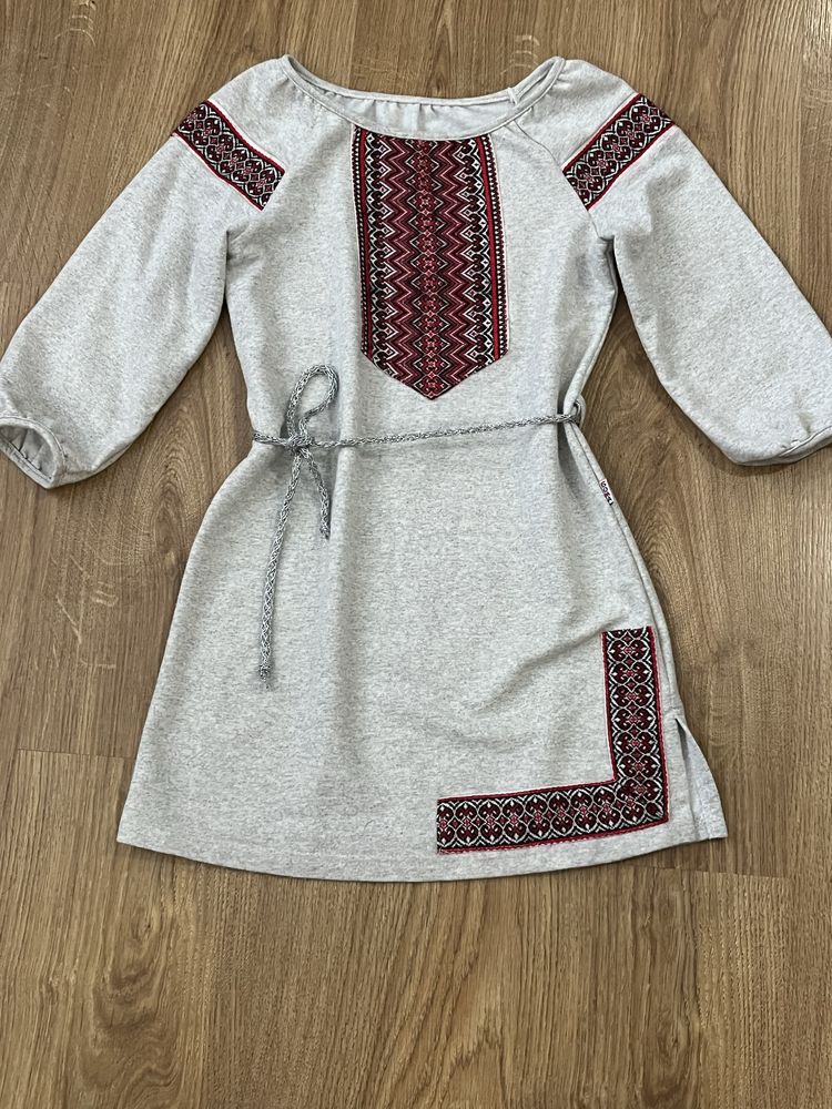 Вишите сукня на дівчинку