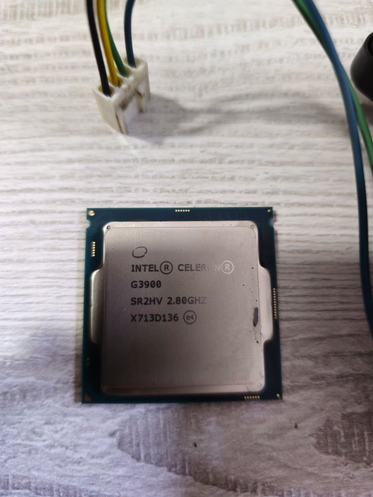 Intel Celeron G3900 + рідний кулер