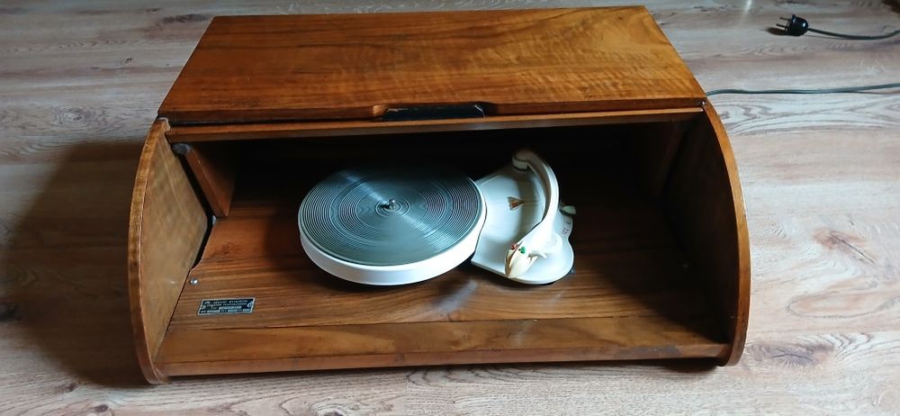 Gramofon Polski z czasów PRLu