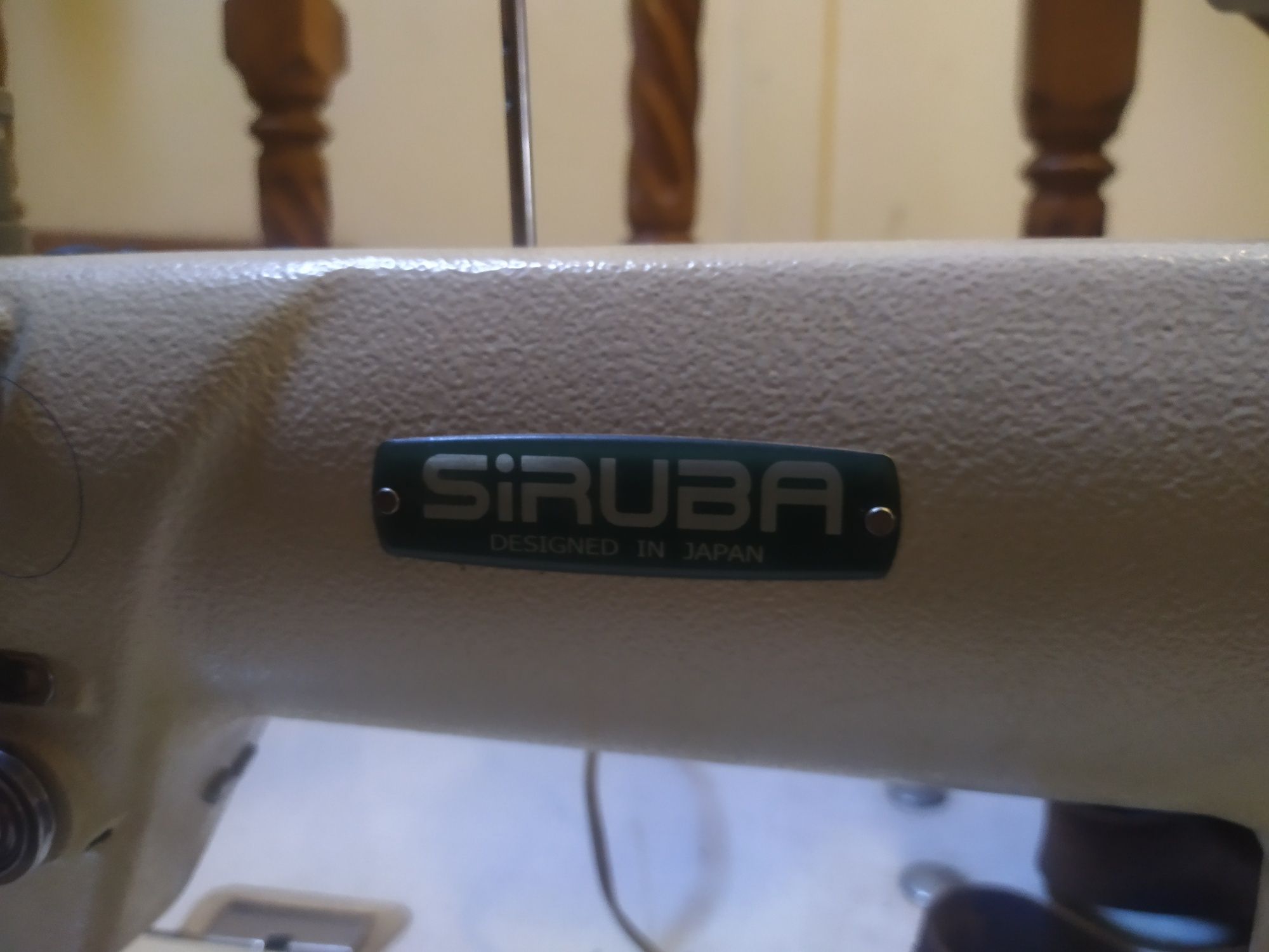 Швейну машину Siruba (Aнглія)