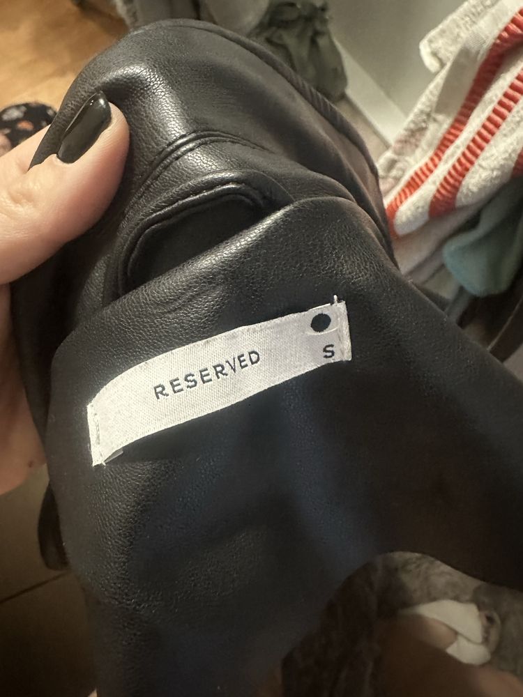 Sukienka z imitacji skóry r. S RESERVED