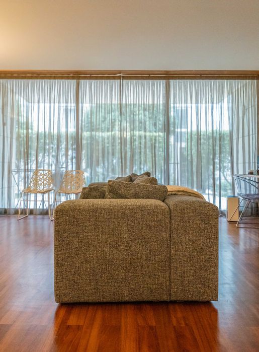 Sofá cinzento moderno e confortável – 4 lugares - 2,5m de largura