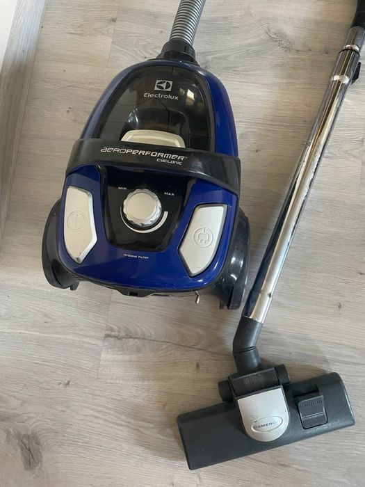 Пилесос Electrolux EAPC51IS порохотяг пилосос пылесос