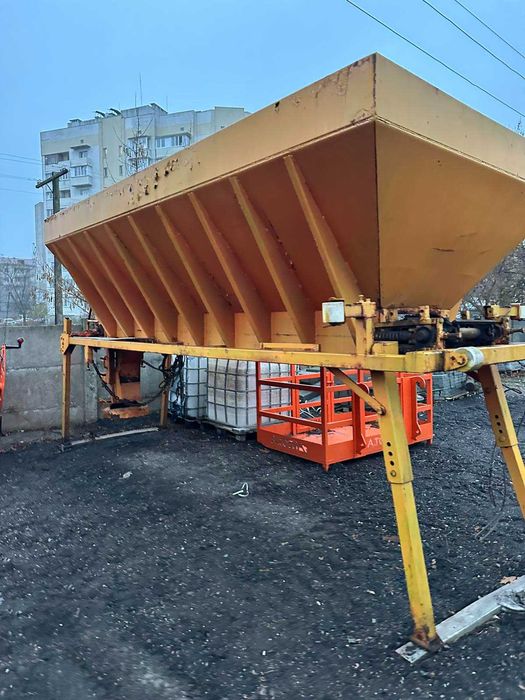 Бункер для піскорозкидача