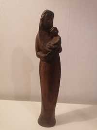 Stara mała ręcznie wykonana drewniana figurka Matki Boskiej
