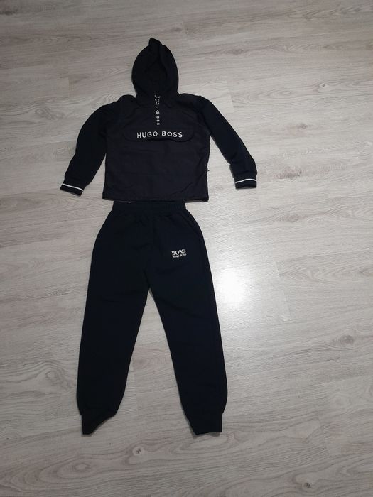 Sprzedam dres 122 cm Hugo Boss