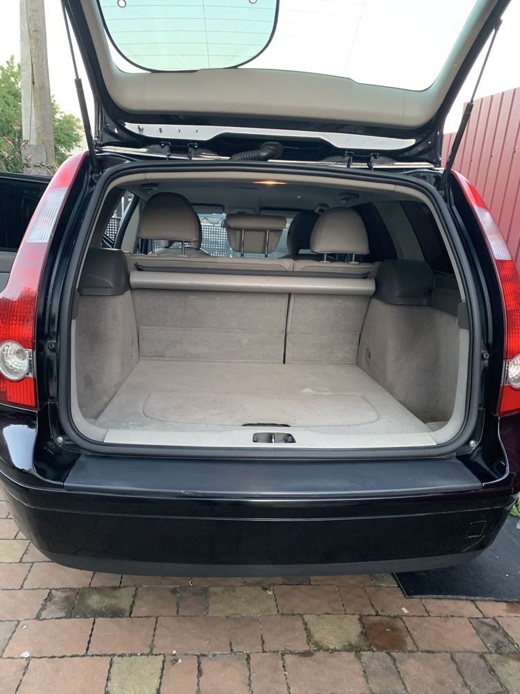 Volvo V50 автомобіль