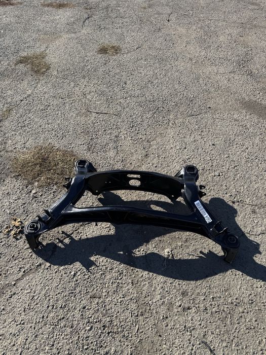 Подрамник задний Mercedes  w124 в хорошем состояние