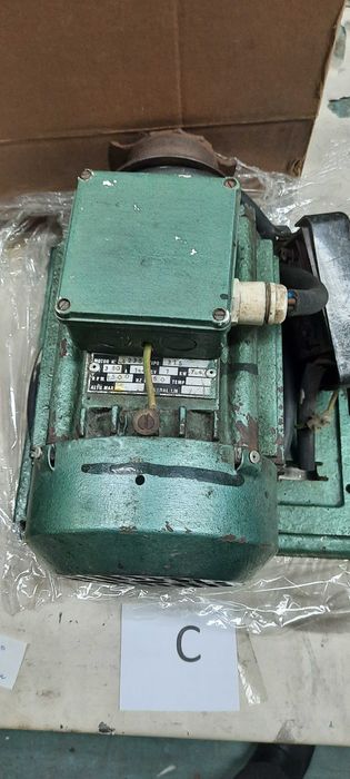 Motor Eléctrico Trifásico (C )--1.4 Cv ---1500 rpm--com Base quadrada