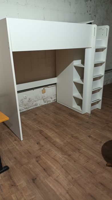 Cama criança com secretária