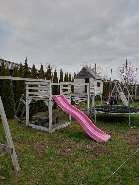 Sprzedam duży plac zabaw