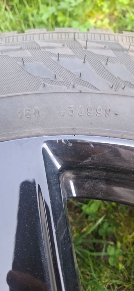 Komplet opon zimowych z felgami do Toyota C-HR 215/60/R17 Nokian