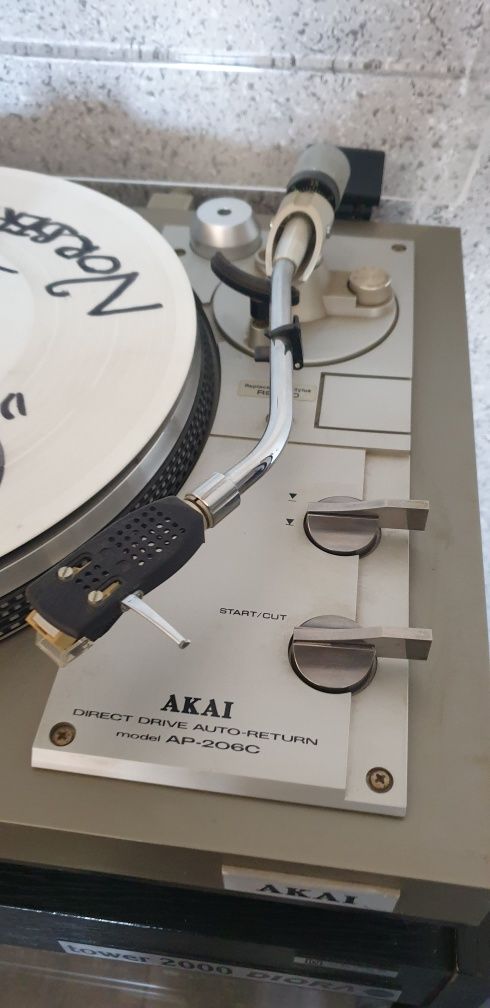 Gramofon Akai Ap 206c