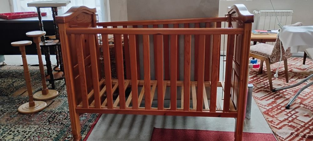 Łóżeczko dziecięce drewniane