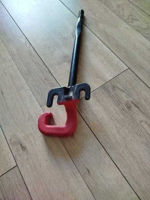 Крюк передній лівий джип чероки 2014-17