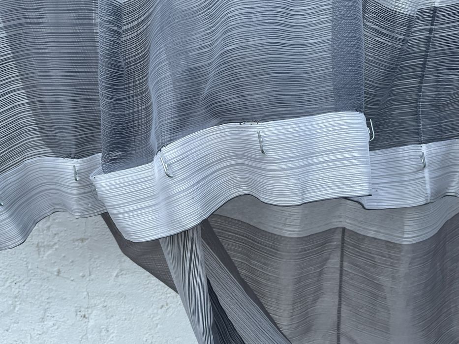 Cortinado em tons de cinzento + calha