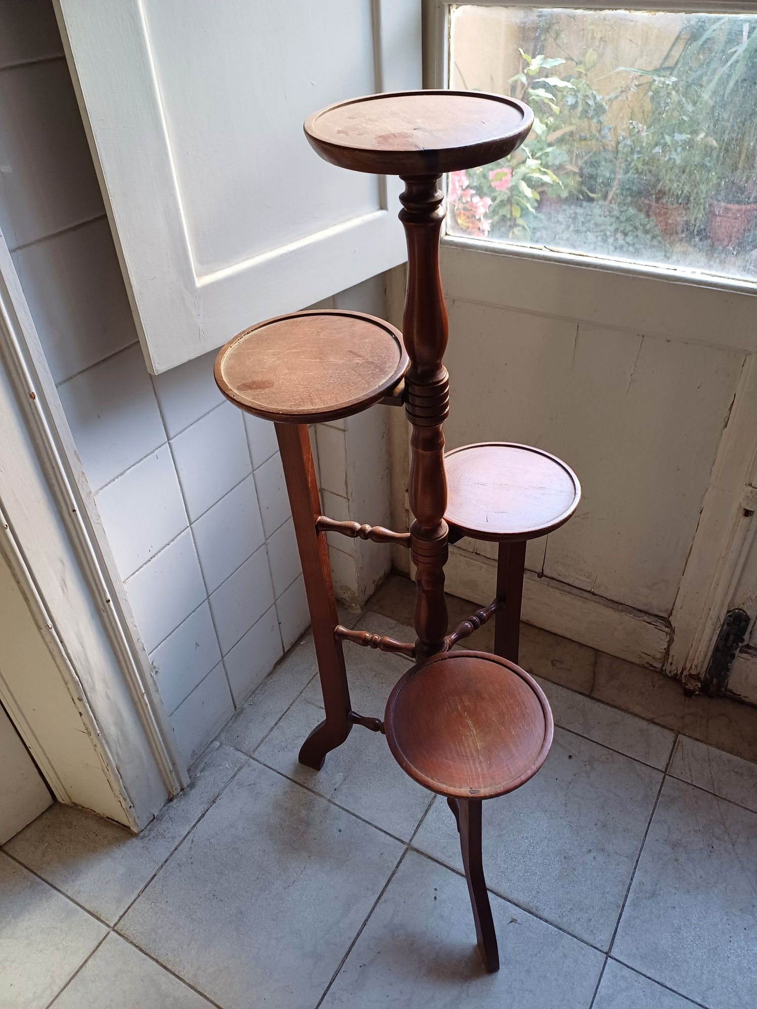 Mesa de cabeceira vintage sapateira floreira de madeira