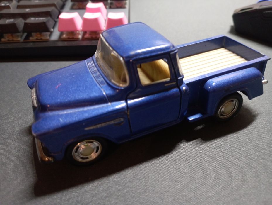 Машинки різних розмірів