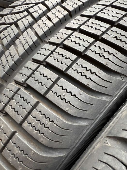 225-40 R18 92V Hankook Winter Icept Evo 2 HRS 2024 4шт