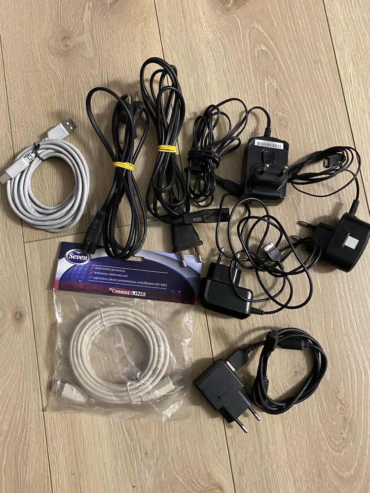 Ładowarki do telefonów i kable