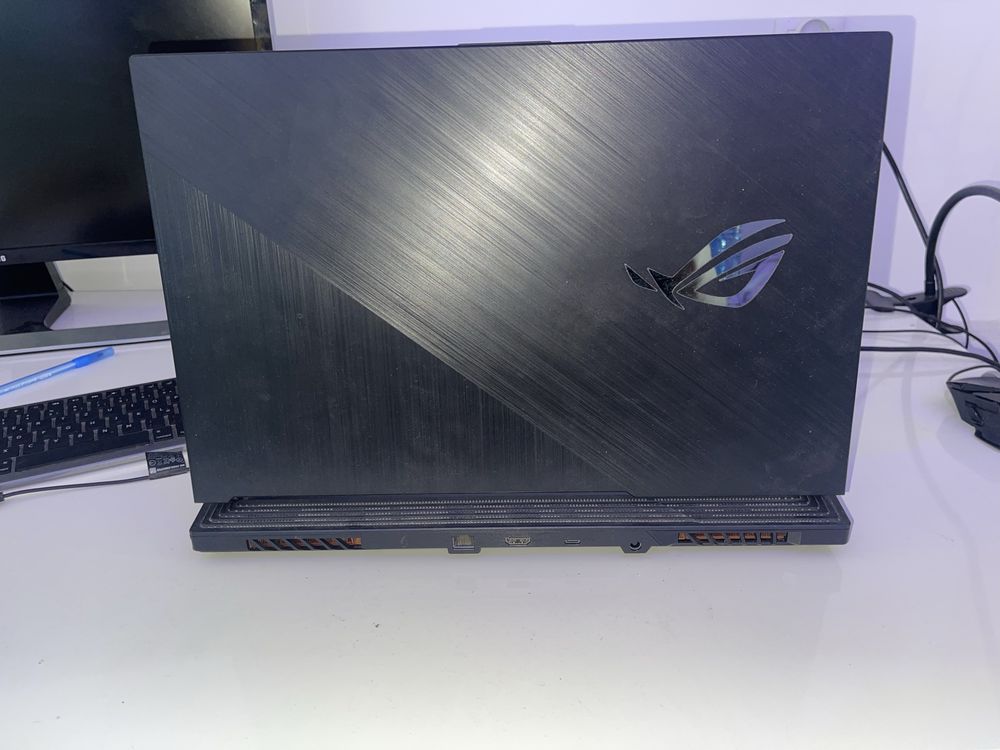 Laptop asus rog strix G17