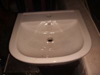 Umywalka z szafką wisząca Koło
