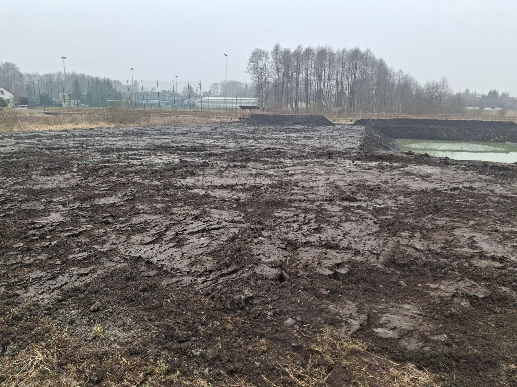 Kopanie stawów i rozbiórki budynków.