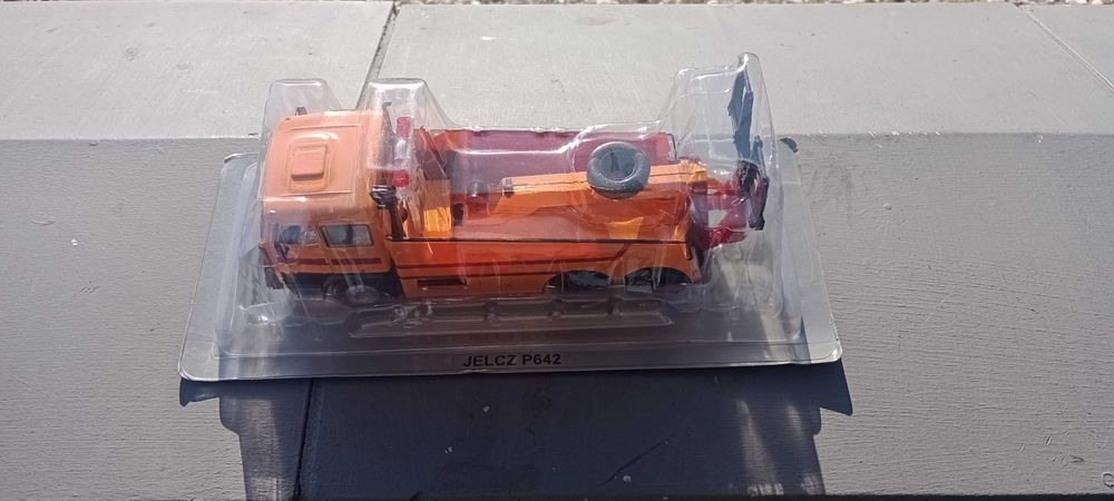 Sprzedam modele ciężarówek skala 1:43