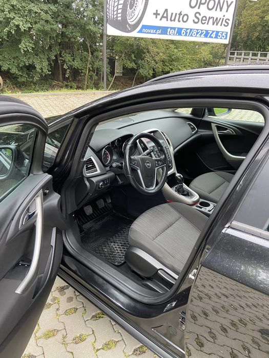 Opel ASTRA J SPORT TOURER 1.4 benzyna