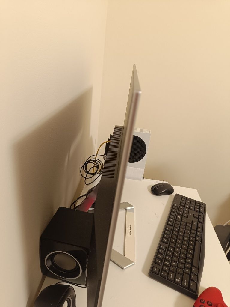 Monitor 32 cale .