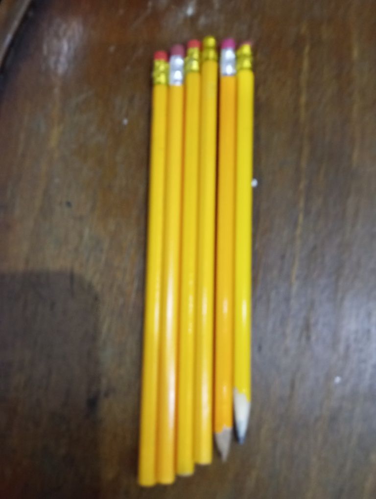 Продам карандаш.