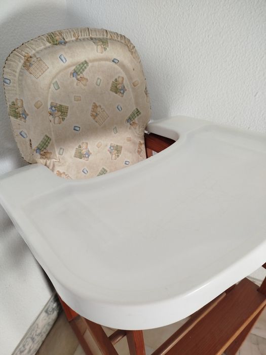 Cadeira para refeições e atividades para crianças