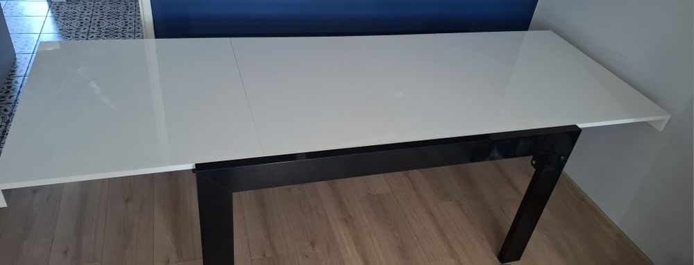 Stół biało czarny lakierowany 140x90 rozkładany do 240 cm.