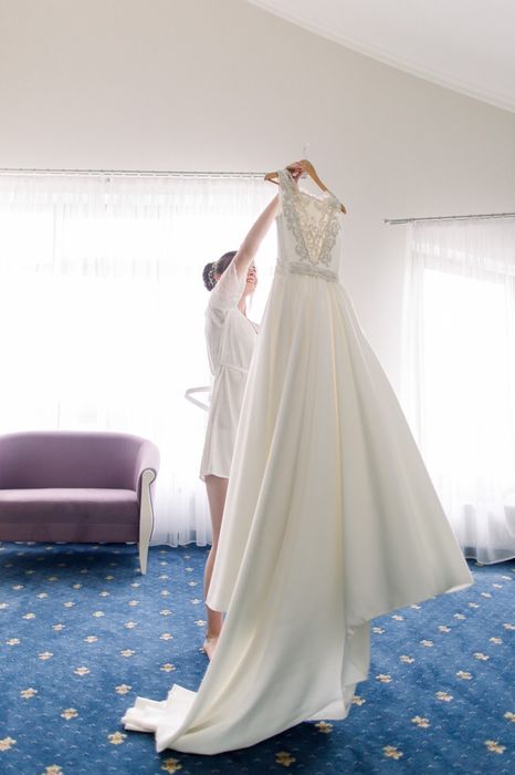 Продаю весільну сукню